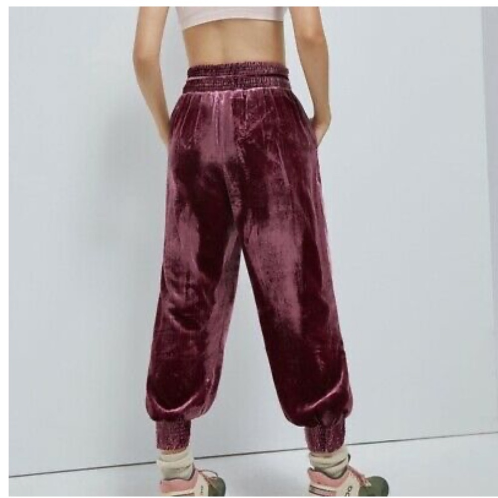 Timeless Velvet jogger
